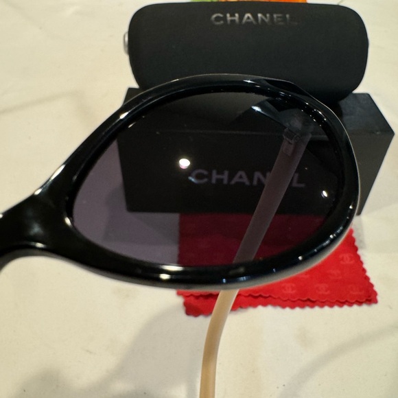 Authentic CHANEL sunglasses with case and box - Picture 3 of 8
